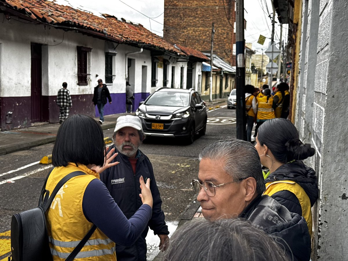 #AEstaHora 🔴 l Un equipo de la Secretaría de Planeación y de la Secretaría de <a href="/integracionbta/">Secretaría Distrital de Integración Social</a> nos encontramos en la prueba piloto de la #EstrategiaEnPagadiarios: Visibilidad estadística y servicios sociales para la igualdad de oportunidades. 💛❤️