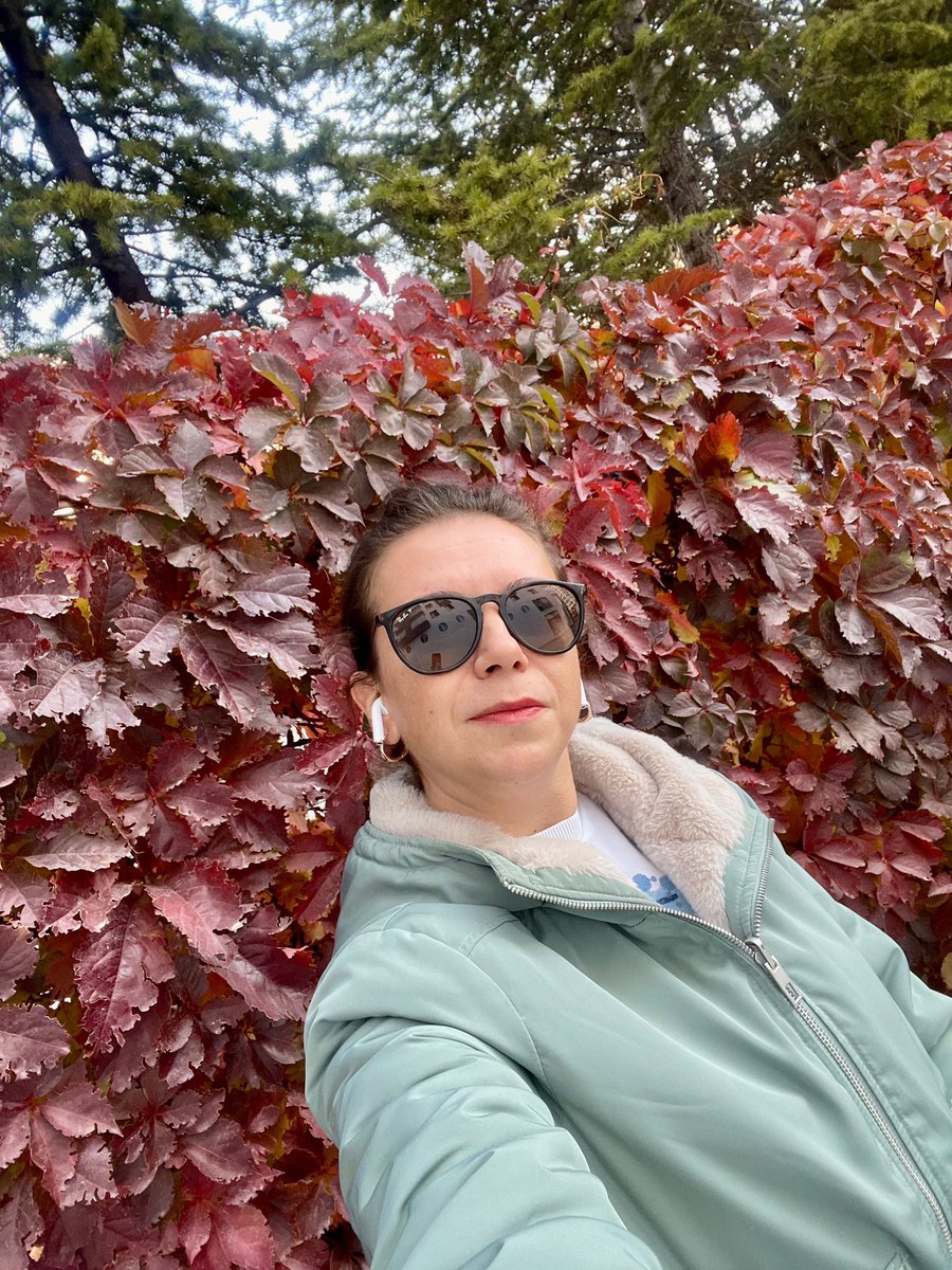 ZlemTmer's tweet photo. Mutluluk bir seçişten ibaret. Nasıl bakıp, ne gördüğünle ilgili. Mesela sonbahar kimine göre hüzün, kimine göre bir tablo.  Seçim senin. 🍂🍁😇🍀
Ve not: Herkes seçimlerinin sonuçlarını yaşar. https://t.co/WLn6yXhYrT