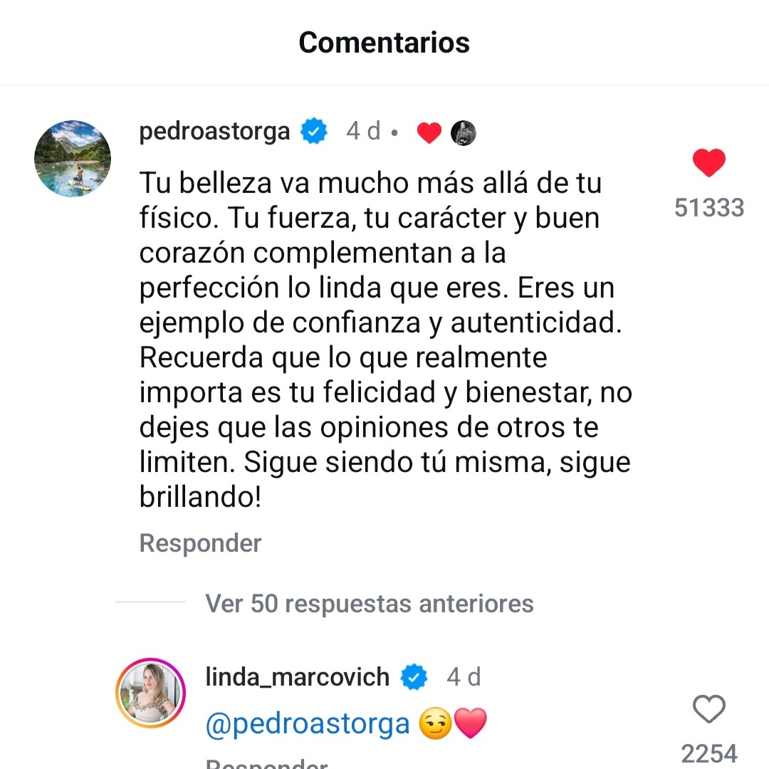 AngelaNava77's tweet photo. Hermanas no entiendo nada. Entre al IG de la michu y aun esta fijado el comentario de Pedro. No entiendo que dicen que borro sus comentarios o sus fotos. ¿De que me perdi! ? 

#pedrichelle https://t.co/mERQ1EKE62
