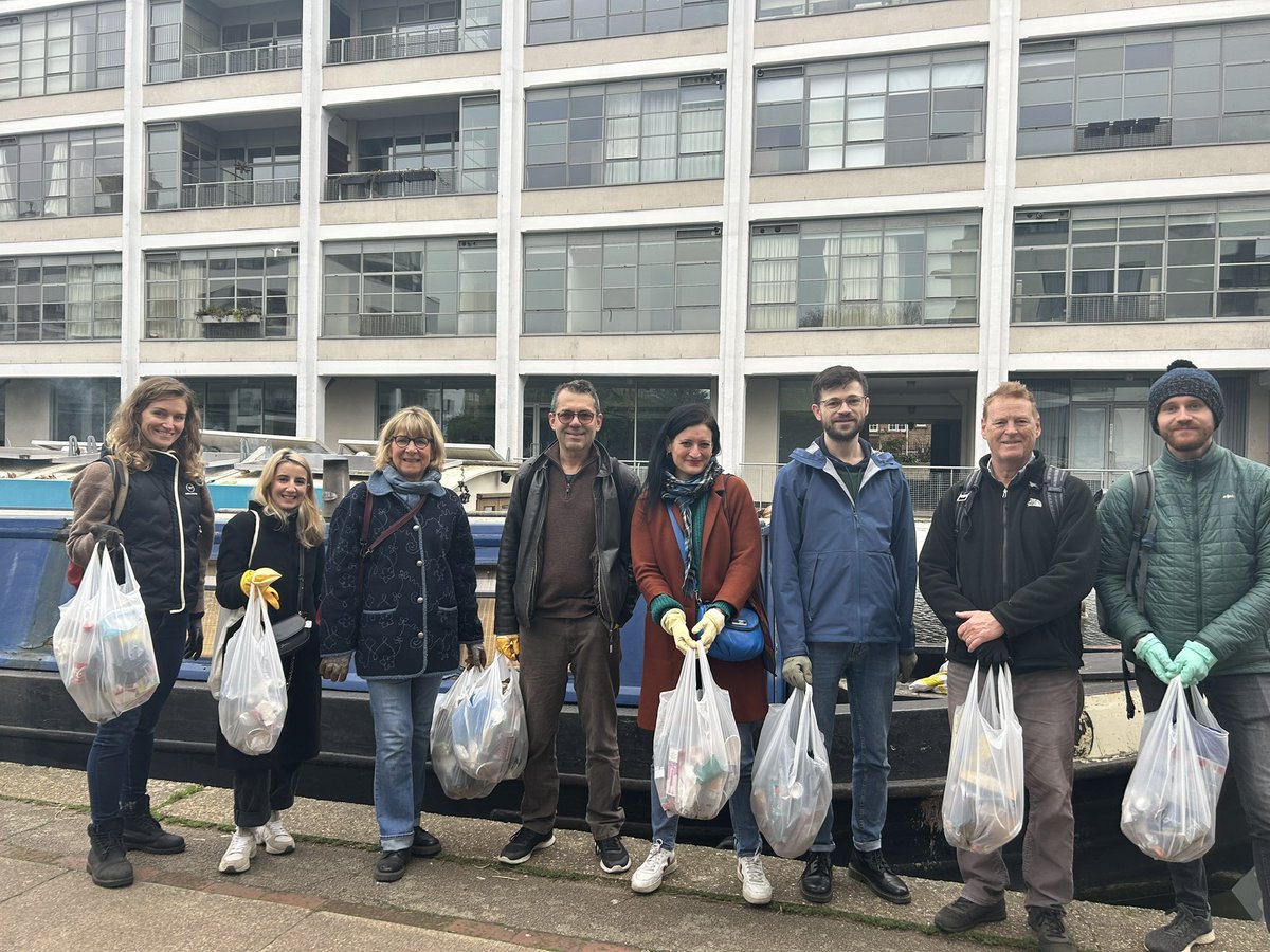 Notre canal clean up ce matin à Islington avec <a href="/EELVUK/">Les Écologistes UK - Royaume-Uni</a>. Une action éco-citoyenne qui nous permet de rencontrer la communauté française de #Londres et d’échanger sur nos sujets écolos 💚💪🏼