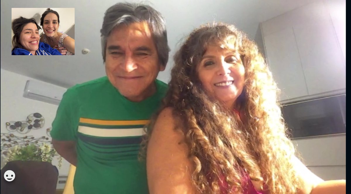 MABELENSOLIS's tweet photo. 🙋🏻‍♀️: Pa estoy preocupada cómo no van a tener luz 10 horas al día 
👨🏻: Hijita no se preocupe, que es romántico…oscurito 

🥺😭🇪🇨

Me dueles Ecuador https://t.co/SvfxzXvvF6