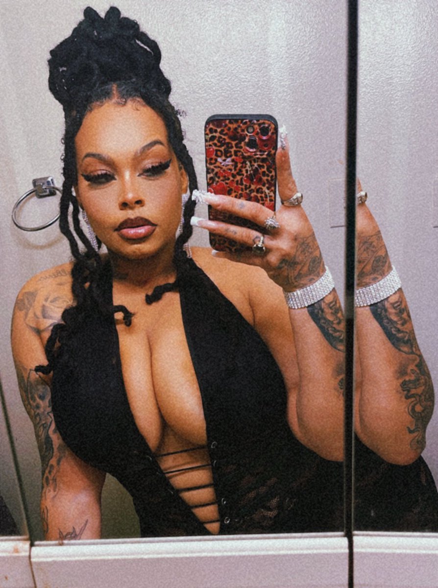 1TrippiiKittiii's tweet photo. was too fuxked up to take pictures real bday behavior 😭🥳 https://t.co/XvfzYGUCW7
