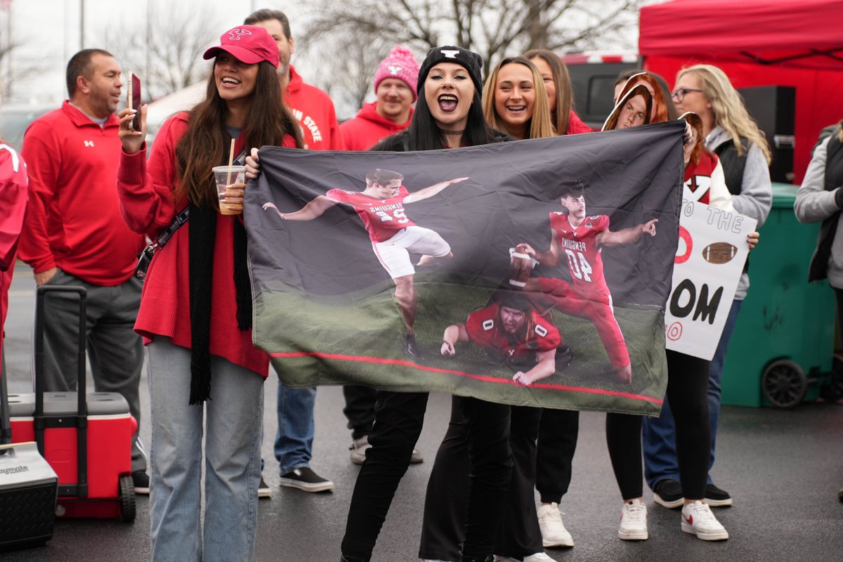 Fan views from the tailgate lot📸

We appreciate you! 🫵

#GoGuins🐧
