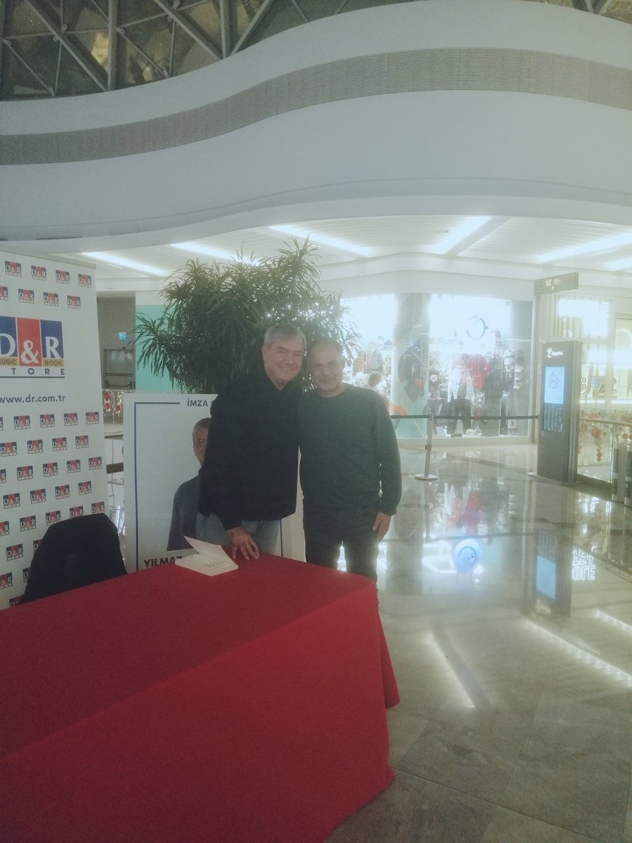 Varlığıyla onur duyduğumuz sevgili Yılmaz özdil izmirde