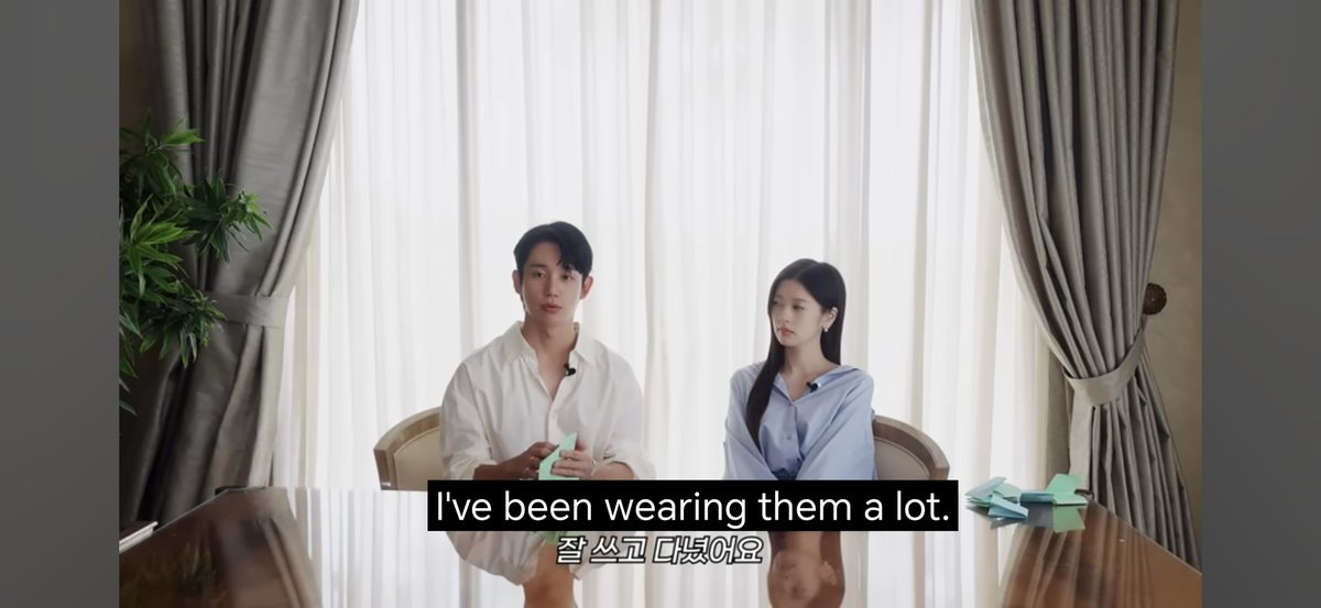 What an item u want to brag from Bali trip?

Jung Haein:
MY TRANSPARENT GLASSES 🤓

U mean those glasses u worn when tominie said you're handsome right??

🤭 I CAN'T DEFEND U ANYMORE JUNG HAEIN