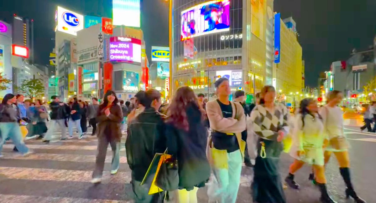 mayuahx's tweet photo. 11pm on Saturday November 16, 2024, the night temperature in Shibuya, Tokyo is 17 degrees. 🌖
There are relatively many people today...
#TokyoNight #WalkInTokyo #DateInTokyo #ひとりデート https://t.co/XXWZk71fEn