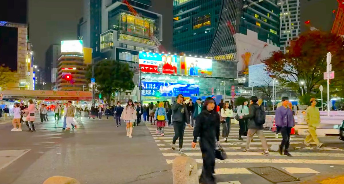 mayuahx's tweet photo. 11pm on Saturday November 16, 2024, the night temperature in Shibuya, Tokyo is 17 degrees. 🌖
There are relatively many people today...
#TokyoNight #WalkInTokyo #DateInTokyo #ひとりデート https://t.co/XXWZk71fEn