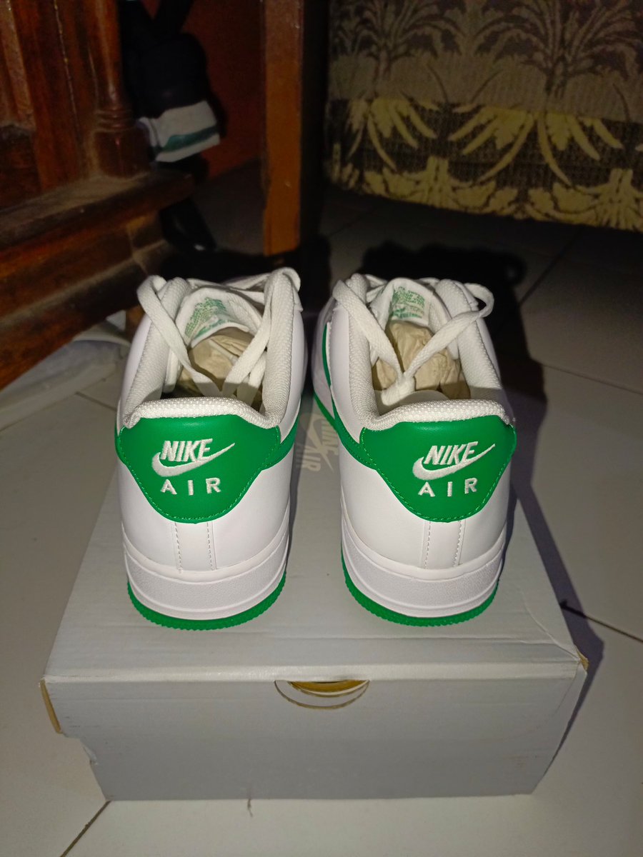 Dimdamsdom's tweet photo. ❗️WTS Nike Air Force 1 '07❗️

Kondisi BNIB, size EUR 43

Price: 999.000

Original 100%

Cod Bekasi, jauh bisa rekber oren &amp; ijo 💗

#zonauang #wtssepatu #wtsnike #nikeairforce #jualsepatu #wtb #wtbsepatu https://t.co/UbOUk9whvc