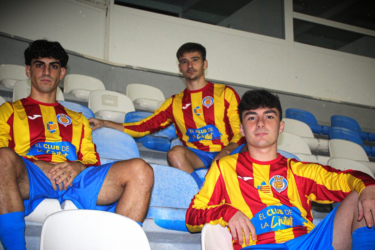 CF_Gandia's tweet photo. Demà tornem a la competició sense oblidar el dolor, la força i la solidaritat dels 𝘃𝗮𝗹𝗲𝗻𝗰𝗶𝗮𝗻𝘀 💙💛❤️

Ho farem amb una nova pell, la 𝘀𝗲𝗻𝘆𝗲𝗿𝗮, una edició especial per a aquest partit en record de les víctimes de la #DANA que continuen lluitant per alçar-se❤️‍🩹 https://t.co/GG8UmD9vAP