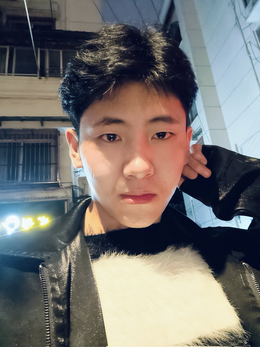 yong200199's tweet photo. 接受降温的风和落叶 #OOTD #男大 #男大学生 #健身打卡 #健身 #男菩萨 #指奸 #牛子 #鸡巴 #上海 https://t.co/0Hf0S4zj5j