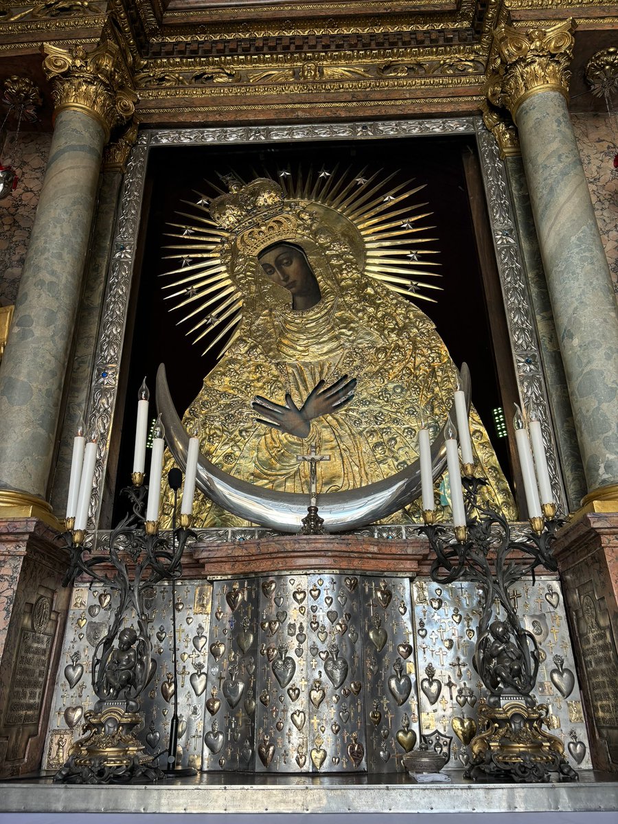 Dziś jest Święto Matki Bożej Ostrobramskiej, Matki Miłosierdzia. #wilno #vilnius
