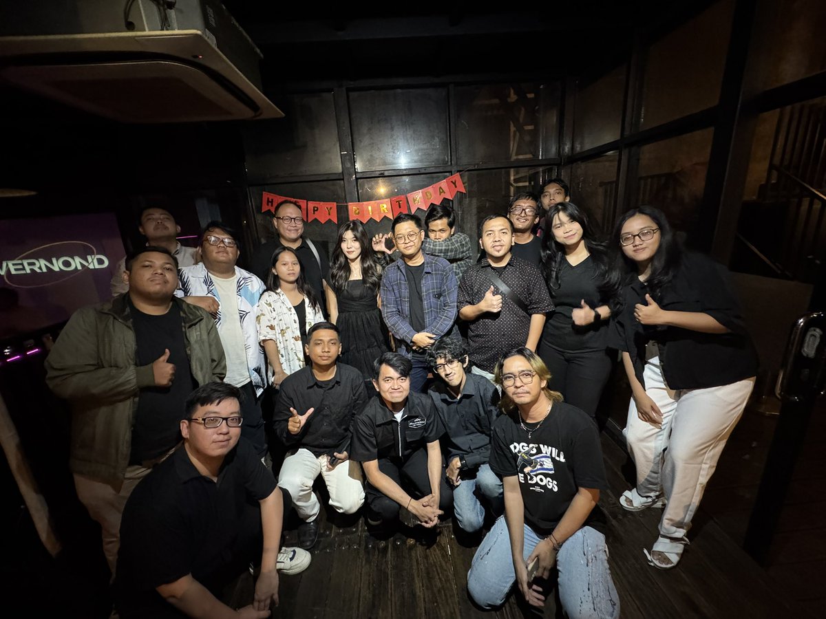 Terimakasih banyakk teman” yang sudah menyempatkan waktunya untuk ikut merayakan yaahhh!! Semoga bisa seru”an di kesempatan selanjutnya gess🙏🏻🙏🏻🔥🔥
Siapa yang ikut acara tadii? Share dong keseruan kalian😋😋
<a href="/MirmiraF/">Mira</a>