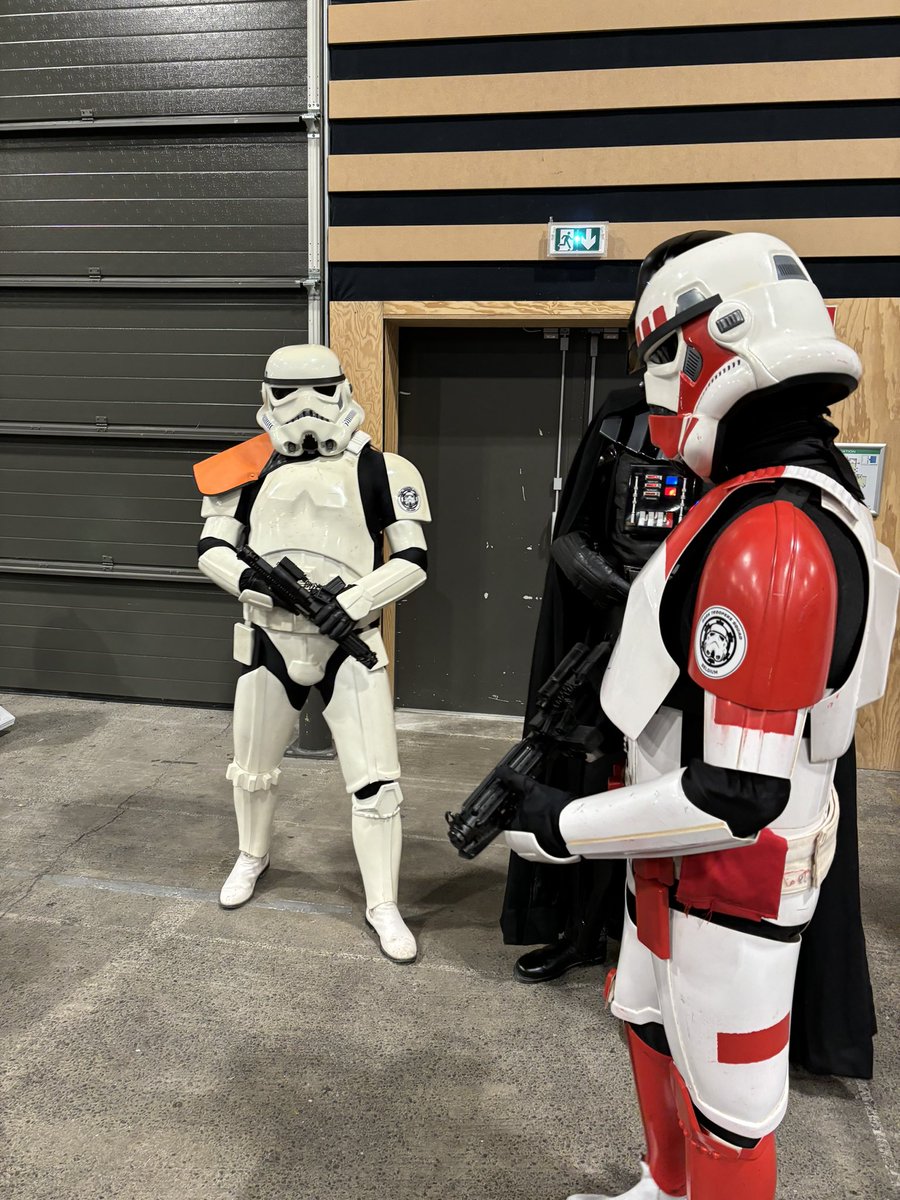 Inauguration du <a href="/GameInReims51/">GameInReims</a> ce jour au parc des expositions de <a href="/VilledeReims/">Ville de Reims</a> 👍
Un monde fou avec jeux,animations et enchantement pour petits et grands 🤩
<a href="/GrandReims/">Grand Reims</a> @REIMS_EVENTS <a href="/ArnaudRobinet/">Arnaud Robinet</a> <a href="/BlanchardRaphaL/">Raphaël Blanchard</a> <a href="/ReimsLegendR/">Reims Légend'R</a> <a href="/AnnickBouillard/">Annick Bouillard</a> <a href="/Pat_Lecocq/">Patricia Lecocq</a>