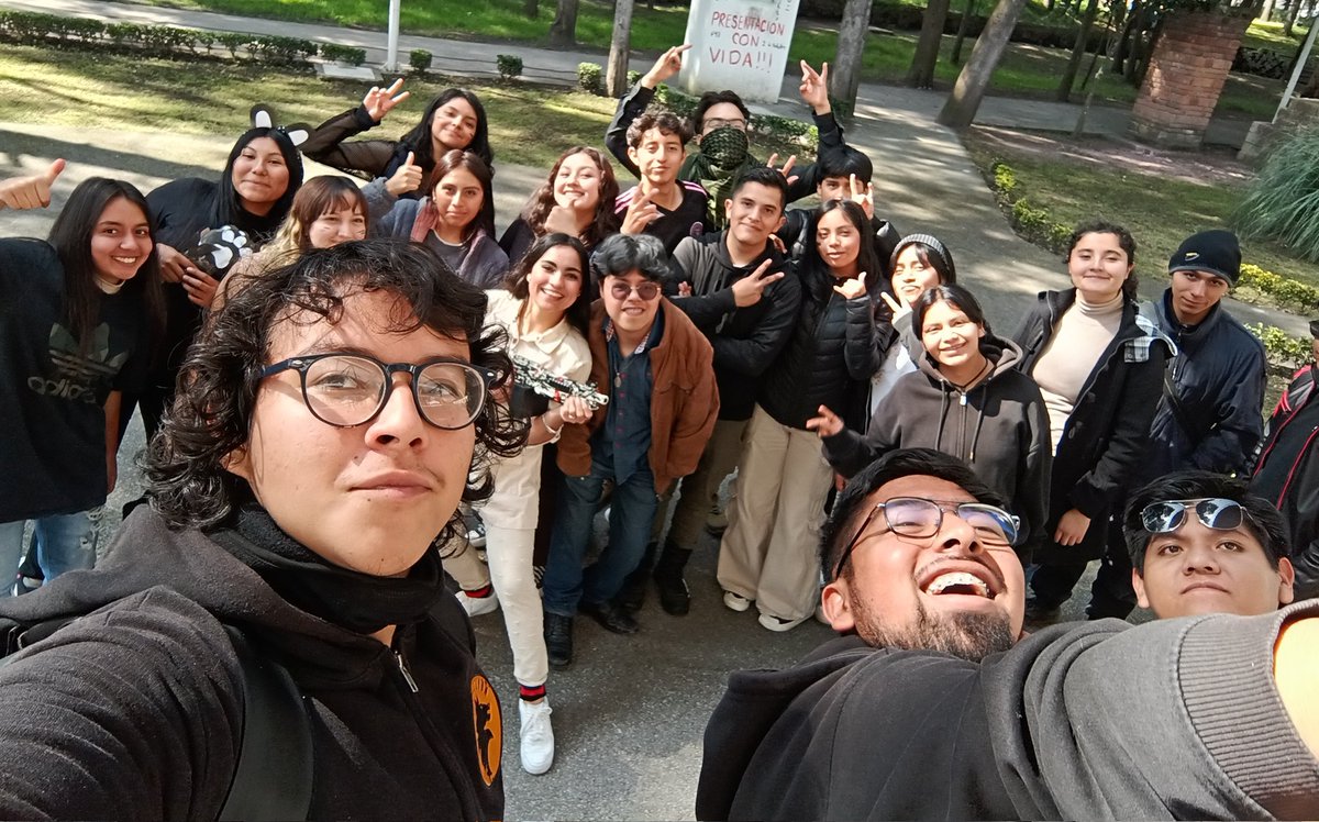 GerardoE042414's tweet image. El día viernes 8 de Noviembre como grupo realicemos una obra de teatro sobre un 🌍 post-apocalíptico debido a la escasez del agua. 
#ElIlustradorUniversitario #ElPoderDeLaVoz