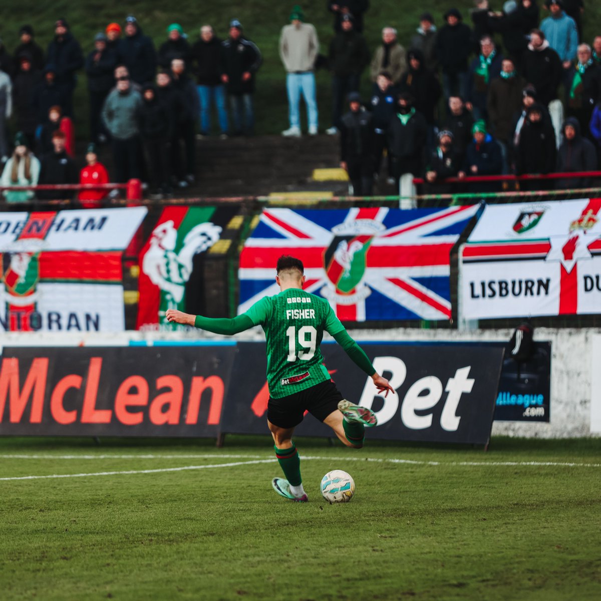 Glentoran's tweet photo. Into the final 20 and the game still hangs in the balance 

#COYG #GLEPOR https://t.co/hRefBjhQs2