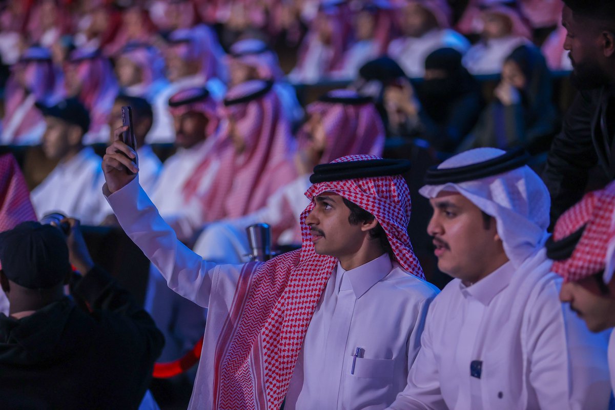 Alrayapoet's tweet photo. وثق اللحظات📸

#شاعر_الراية⁩ | #قناة_السعودية https://t.co/tHUWs5lTvf