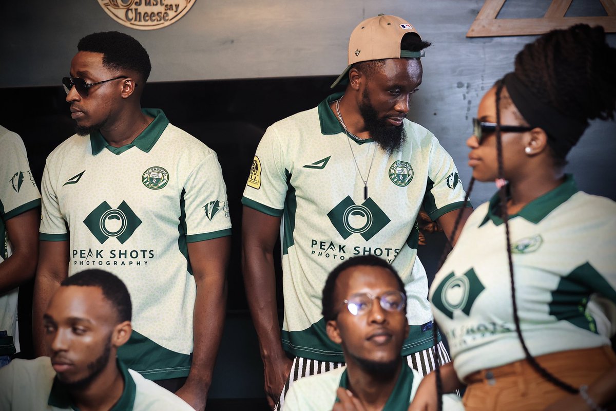 TheAineDerick's tweet photo. So apparently I was in first year in 2014 and  @sc_enshaza are in first year in 2024. Never did I ever expect to associate with members of this cohort but then @ntare_league happened. What a concept! The brotherhood only keeps growing. Good stuff @sc_enshaza 👏🏾💯. Welcome to NLL. https://t.co/FmaeSUIGnb