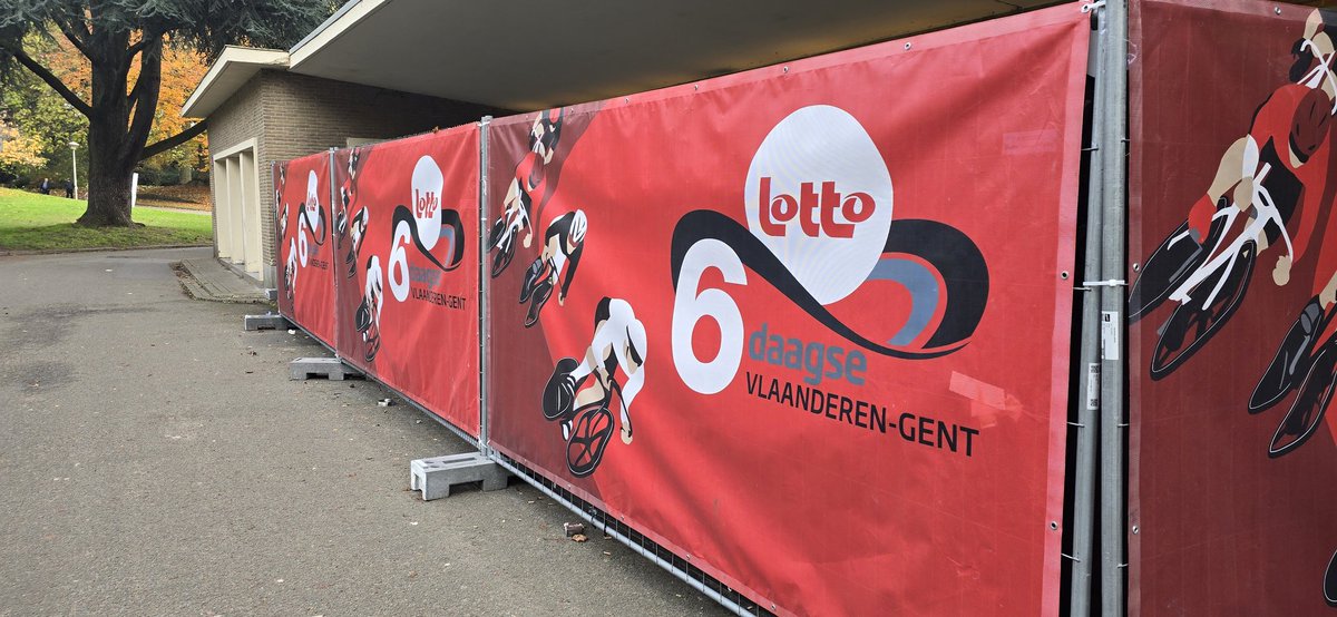 sparrowlegs77's tweet photo. @carltonkirby @paulbennett76 this is certainly a unique velodrome. It looks more like a factory......
#CKFContour https://t.co/aM4TcmPNwO
