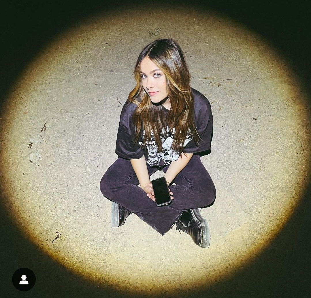 Angelavqu's tweet photo. Angela here ,  hit the heart icon if you wanna be my friend https://t.co/CuVVFANGRk