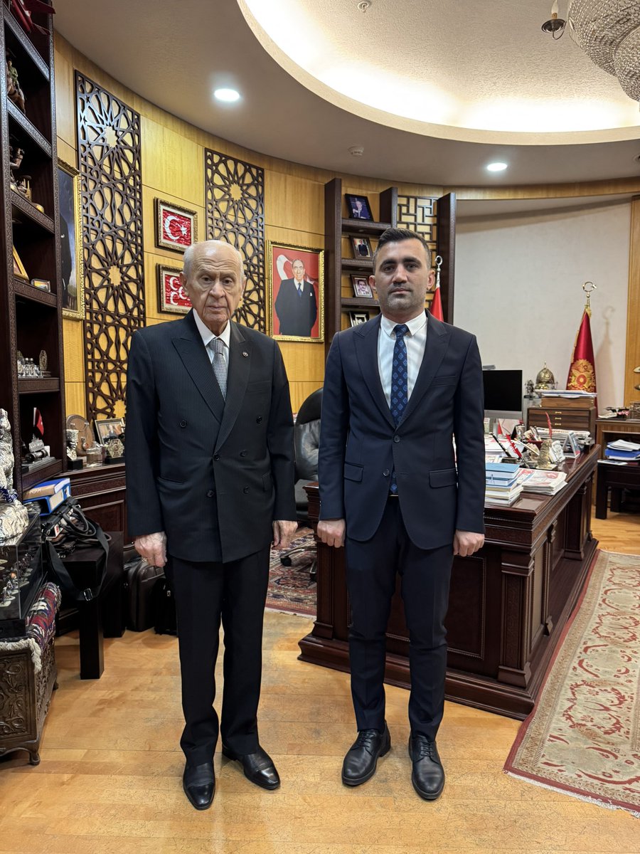 fatiharici61's tweet photo. Liderimiz Sn.Devlet BAHÇELİ’yi ziyaret ederek emir ve talimatlarını aldık. 
Elini öperek hayır dualarını aldık. https://t.co/KO8iTPMF8w
