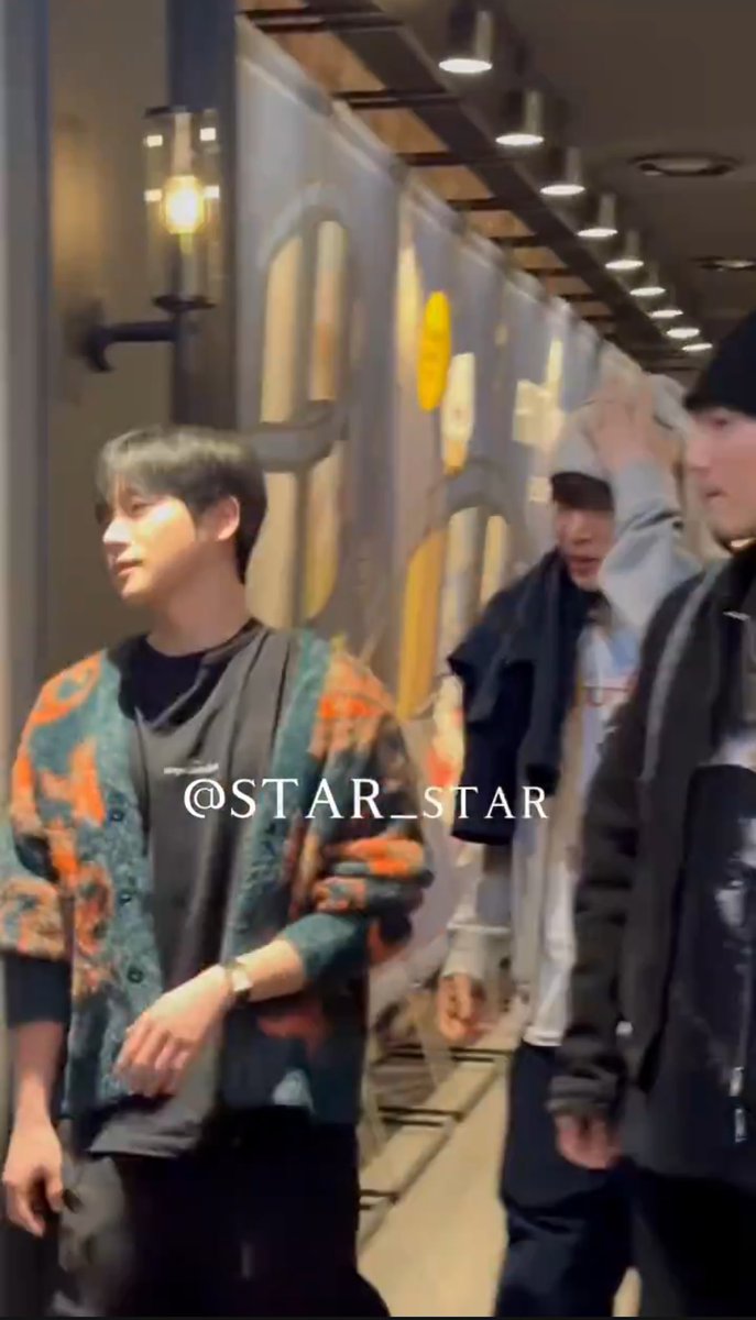 lysmchanu's tweet image. still remember at the premiere junhoe, hanbin came and now at junhoe's sister wedding he came too.

WHAT A JUNHOE EFFECT 🫳🏻🫳🏻🫳🏻🫳🏻