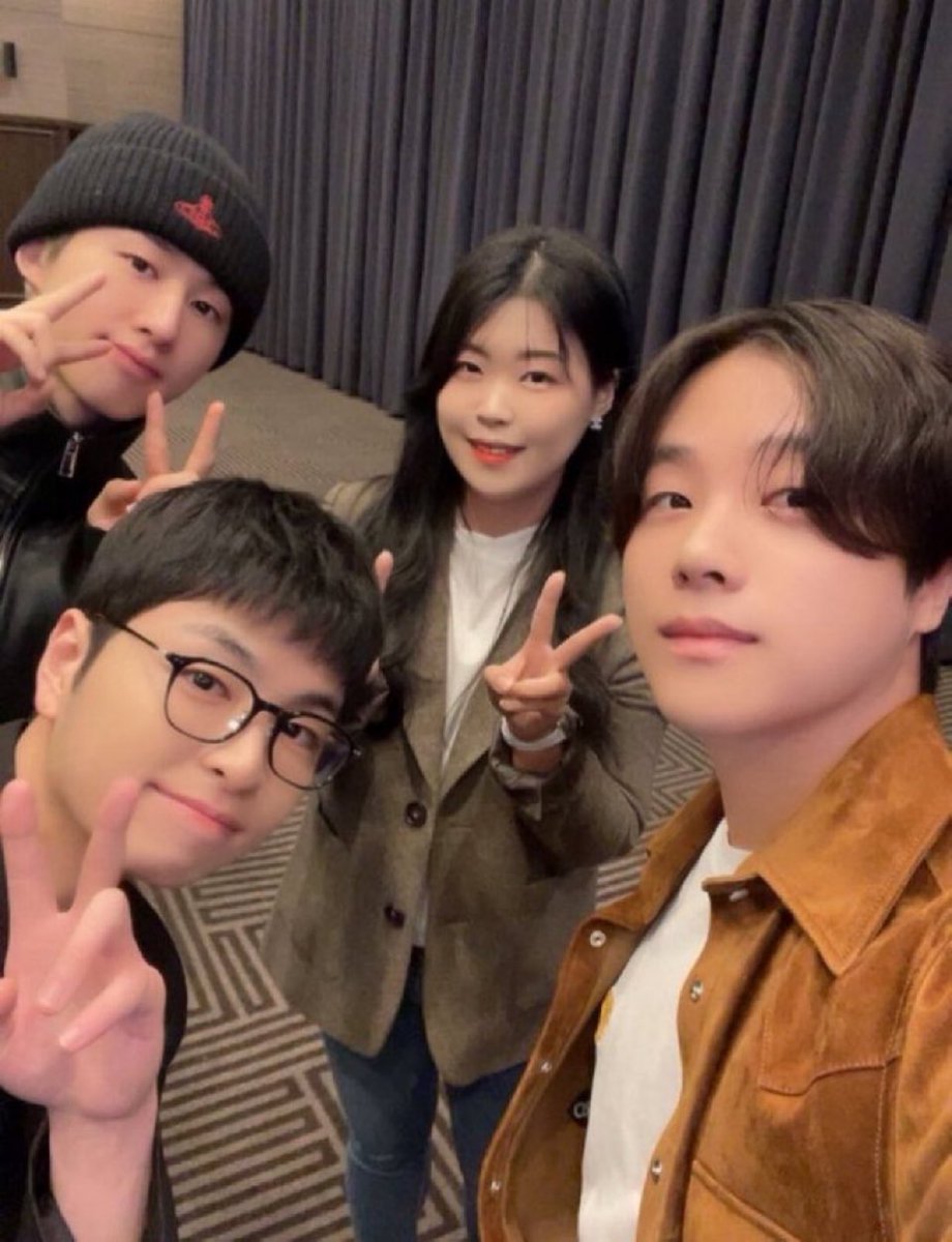 lysmchanu's tweet image. still remember at the premiere junhoe, hanbin came and now at junhoe's sister wedding he came too.

WHAT A JUNHOE EFFECT 🫳🏻🫳🏻🫳🏻🫳🏻