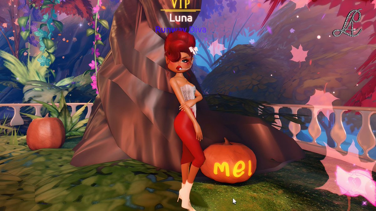 Luna4ura's tweet image. 🌟 Taking in the last days of our pumpkins before the update. The scenery is just 🎃🍂✨ #RobloxAdventures #PumpkinSeason #Gaming #dresstoimpress #dti