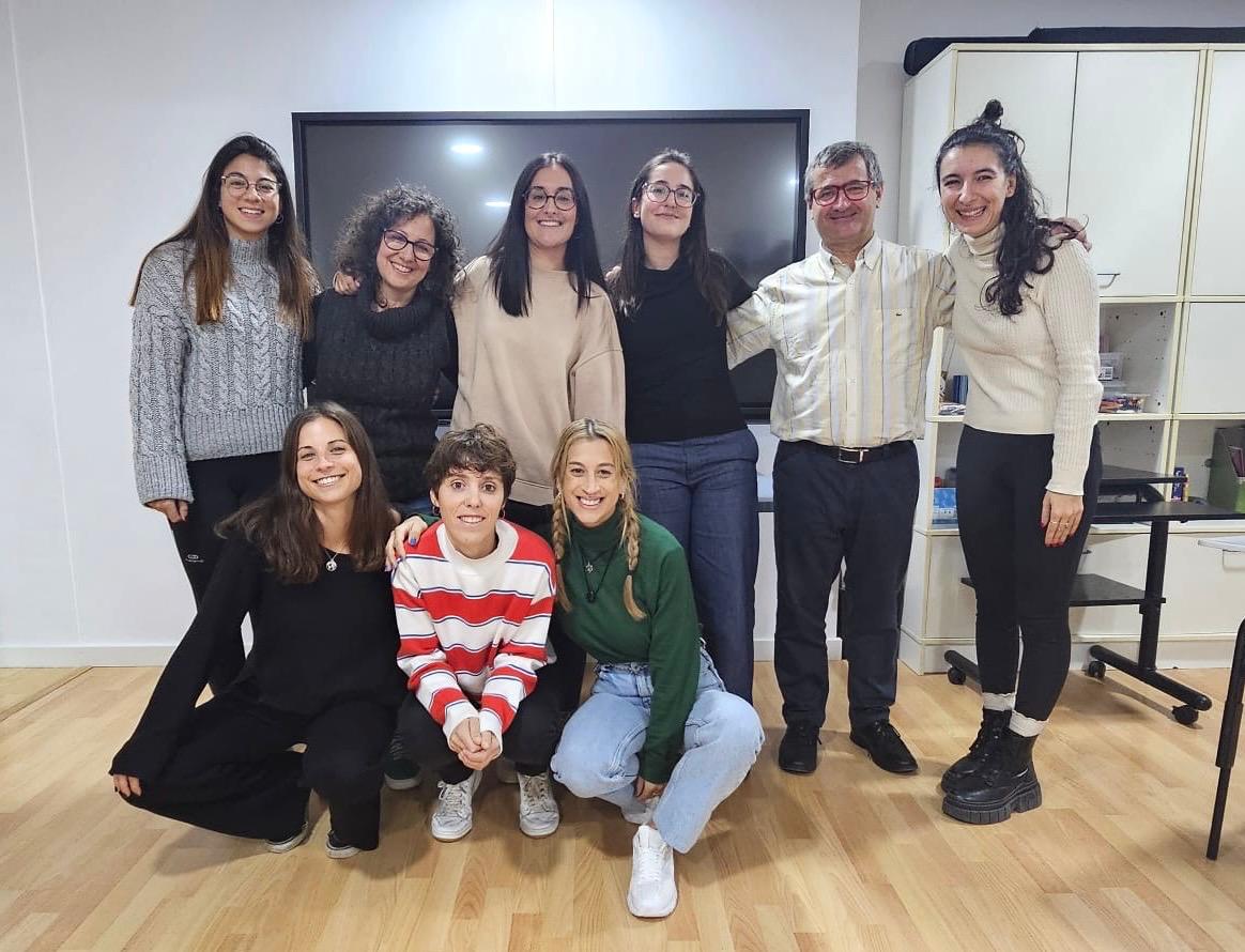 🫂Teixim vincles amb l'Associació Noves Vies (@novesvies) en una trobada amb els juristes Albert Parés (<a href="/AlbertParesLaw/">Albert Parés Casanova</a>) i Alexandra Rial.

🤝 Hem tingut l'oportunitat de tenir assessorament per resoldre dubtes respecte a les diverses situacions administratives del jovent.