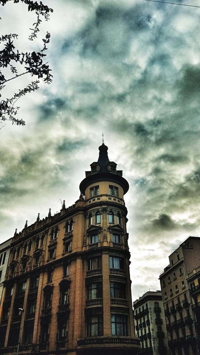 somnormals's tweet photo. Barcelona❤️
#beautifulbuildings #barcelona https://t.co/7DrwD0Zvhz
