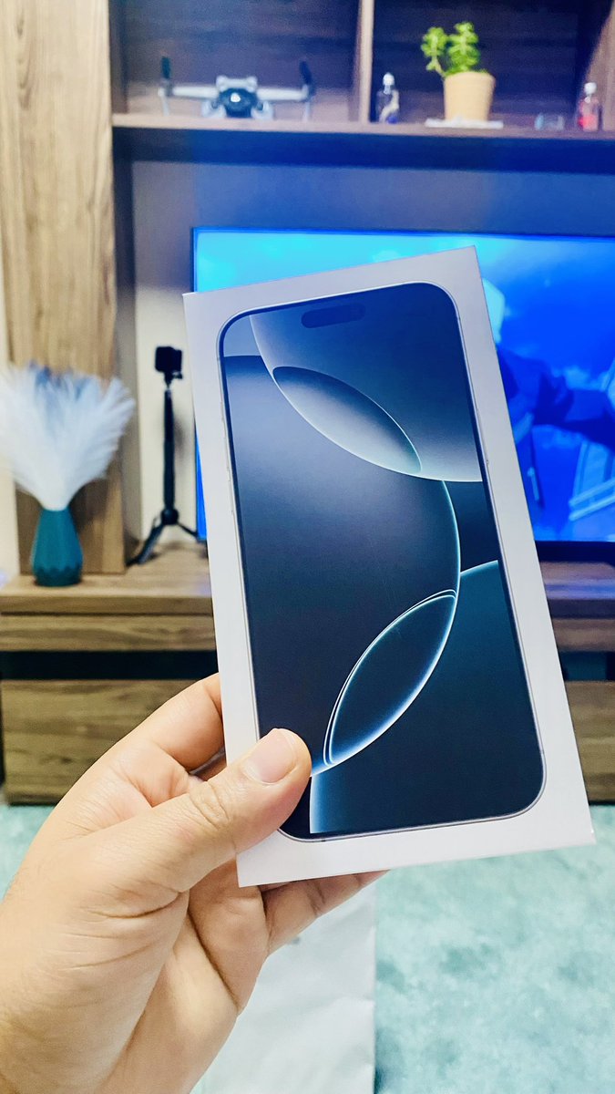 scholar977's tweet photo. एक थान iPhone 16 Pro Max 512gb White Titanium हालियो यो साल लाई 😉 https://t.co/RB9WFDQGfk