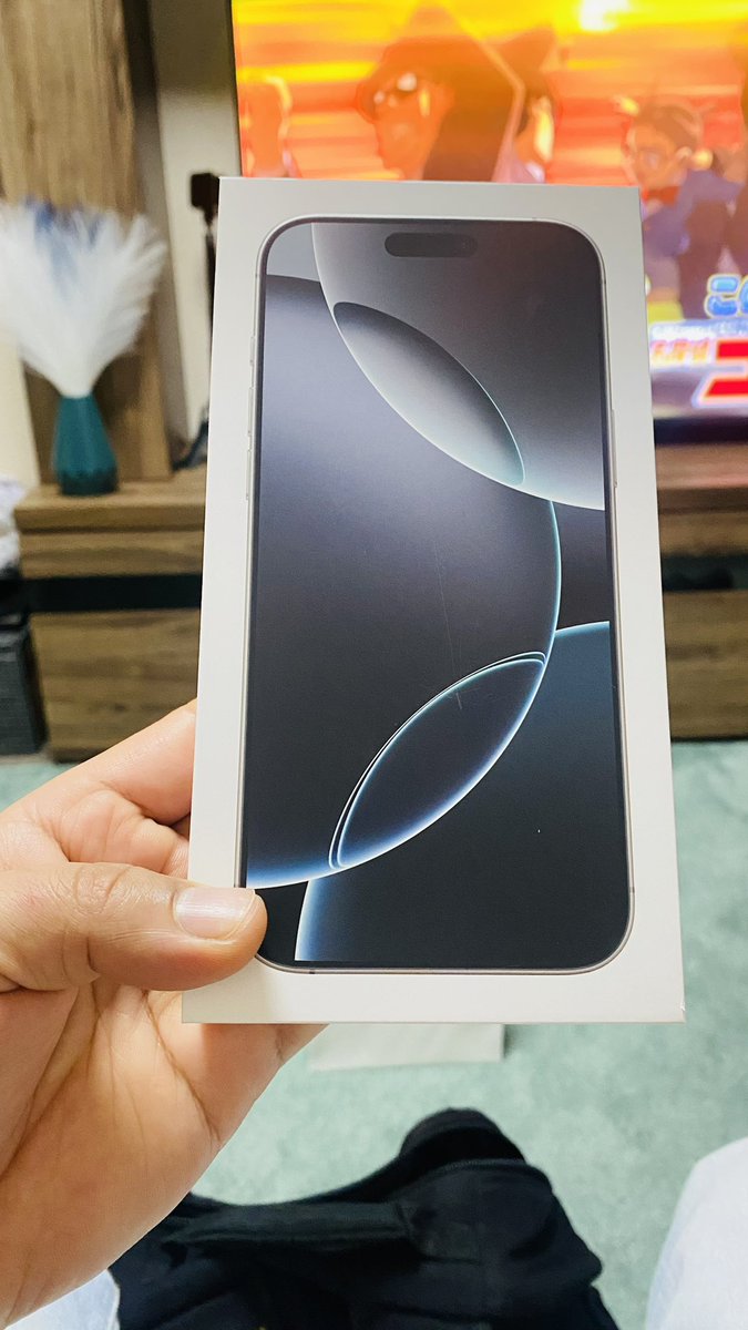 scholar977's tweet photo. एक थान iPhone 16 Pro Max 512gb White Titanium हालियो यो साल लाई 😉 https://t.co/RB9WFDQGfk
