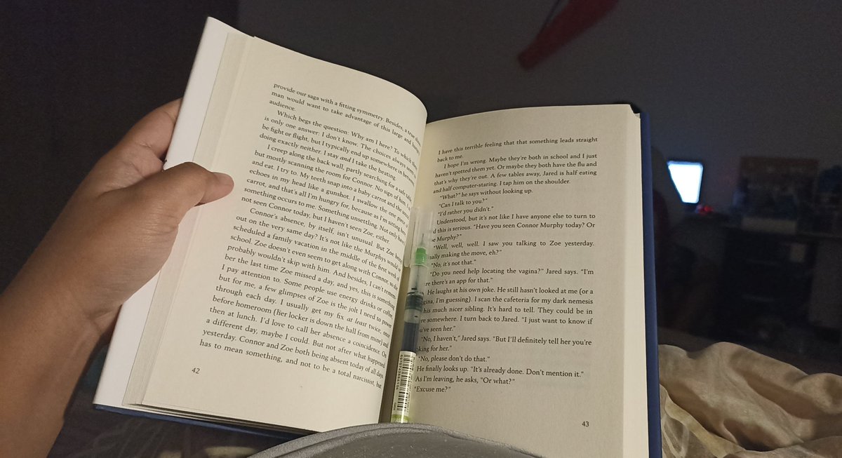 icarrryy's tweet photo. guess what i am reading https://t.co/QJzQn88YLh