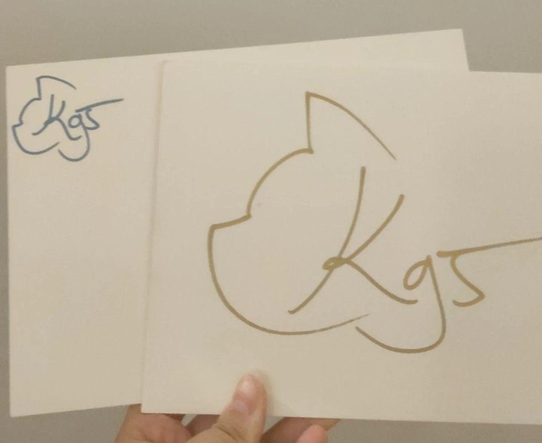 maoo_mao_0620's tweet photo. Maoo's crazy fangirl journey in Indonesia - CF19 D2

asked for sign second time, bcs the first was small 
Then...They were cleaned up their booth, then ical took down the poster and SAW US
me:*overheat bcs explained everything in EN*
Ical: your problem now
https://t.co/oU45luHYbF https://t.co/8Ep3xcLbpj