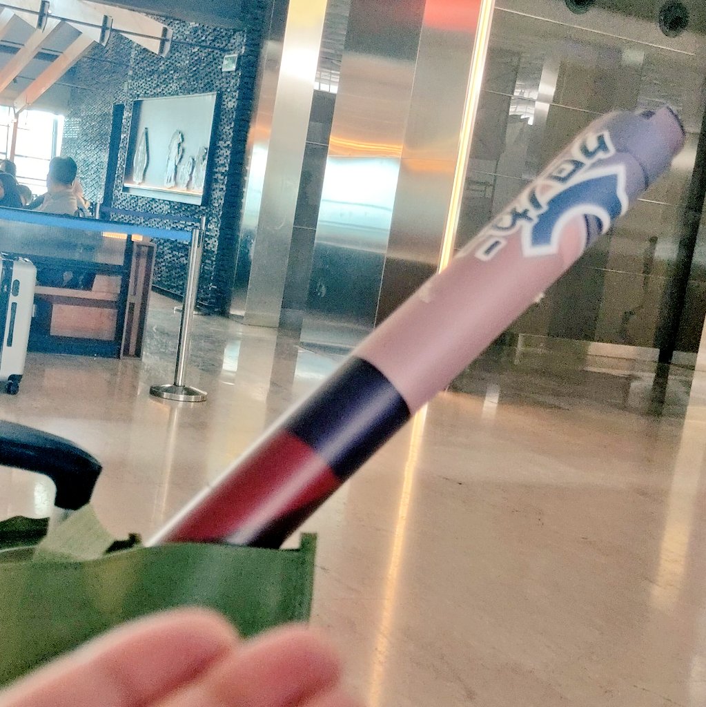 maoo_mao_0620's tweet photo. Maoo's crazy fangirl journey in Indonesia - CF19 D2

asked for sign second time, bcs the first was small 
Then...They were cleaned up their booth, then ical took down the poster and SAW US
me:*overheat bcs explained everything in EN*
Ical: your problem now
https://t.co/oU45luHYbF https://t.co/8Ep3xcLbpj