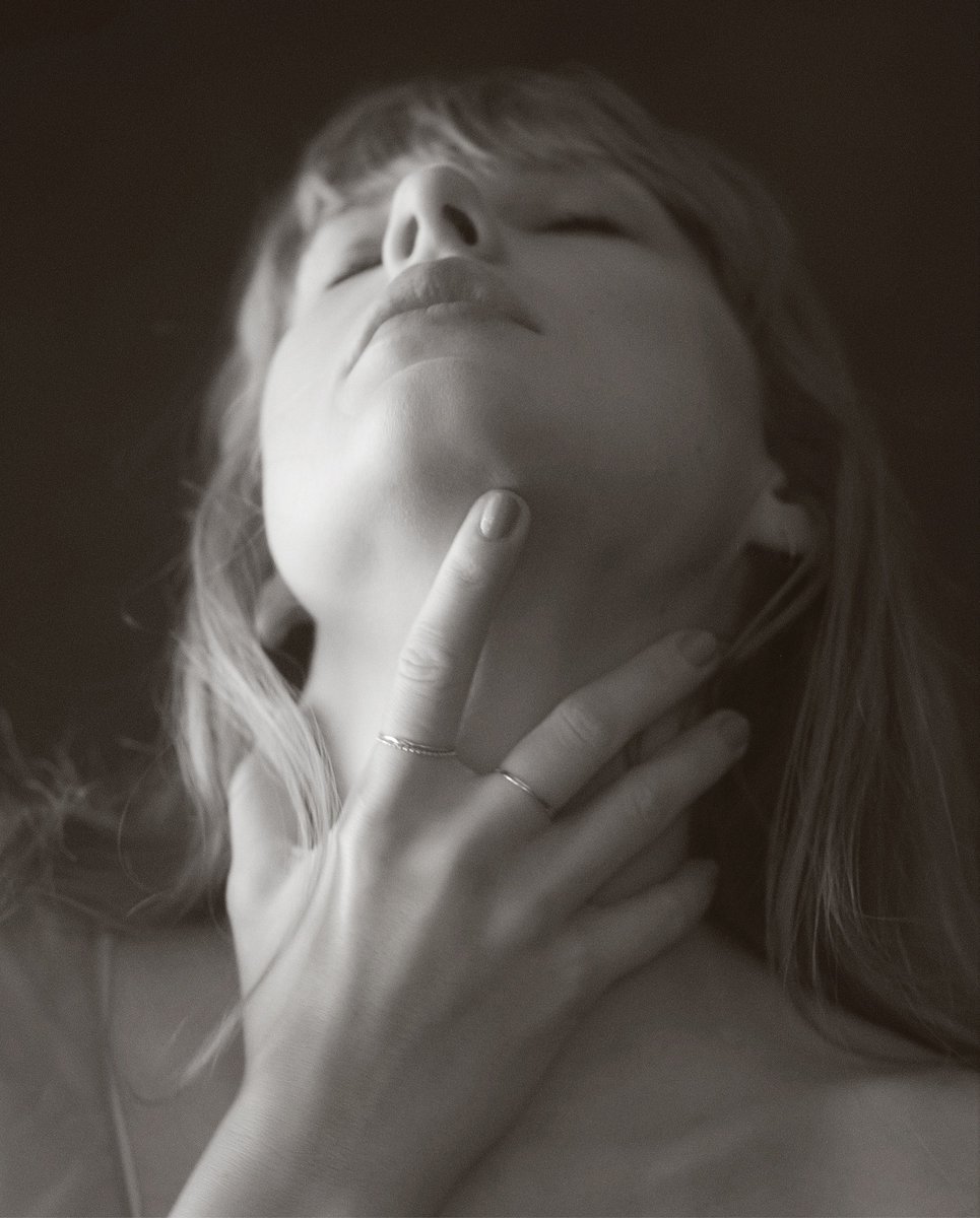 4k_taylorr's tweet photo. UHQ of Taylor Swift for THE TORTURED POETS DEPARTMENT https://t.co/ogJDe47InI