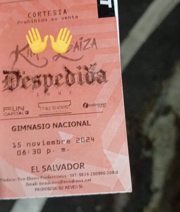 MERMUDITA's tweet photo. EMERGENCIA POP 🚨

el concierto en El salvador de la youtuber @KimberlyLoaiza_ fue un rotundo fracaso, ya habian metido a todas las personas y aun asi habian espacios vacios, ni porque regalo un montón de boletos de cortesías logro llenar https://t.co/mhCxpOiLwH
