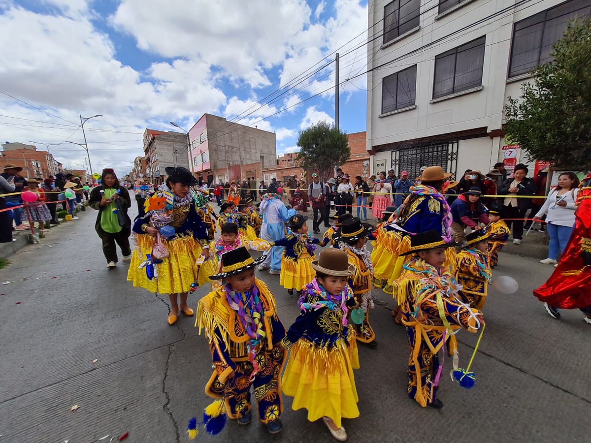 RenuevaBolivia's tweet image. #deÚltimo | 43 centros infantiles de Pan Manitos participan en la primera versión Jisk'a Entrada 2024.
#EvaCopa #ElAlto #RenuevaElAlto
