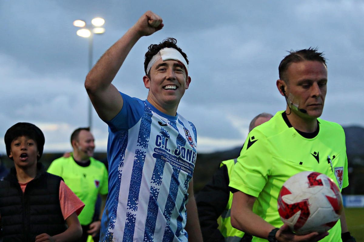 FA WALES (@fawales) on Twitter photo ๐ <a href="/HolyheadHotspur/">Holyhead Hotspur FC ๐</a> progress on penalties again!
A place in Round Four for the first time in nine years โ
#JDWelshCup ๐ <a href="/HolyheadHotspur/">Holyhead Hotspur FC ๐</a> progress on penalties again!
A place in Round Four for the first time in nine years โ
#JDWelshCup