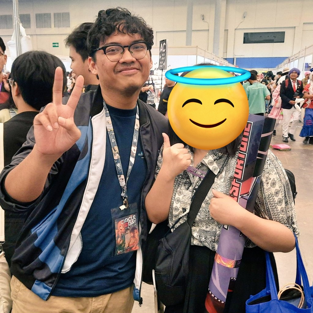 maoo_mao_0620's tweet photo. Wakuasa and me just egged each other on to ask oshis hug
Wakuasa: what if Ben and Bongos hug first, then you ask ical for hug (bcs me asked them hug for many times in those days)
Me: OK THEN (my ship is more than anything)
then... Yas ship is real
Then... Ha...cringe fangirl... https://t.co/mKW34nExXh