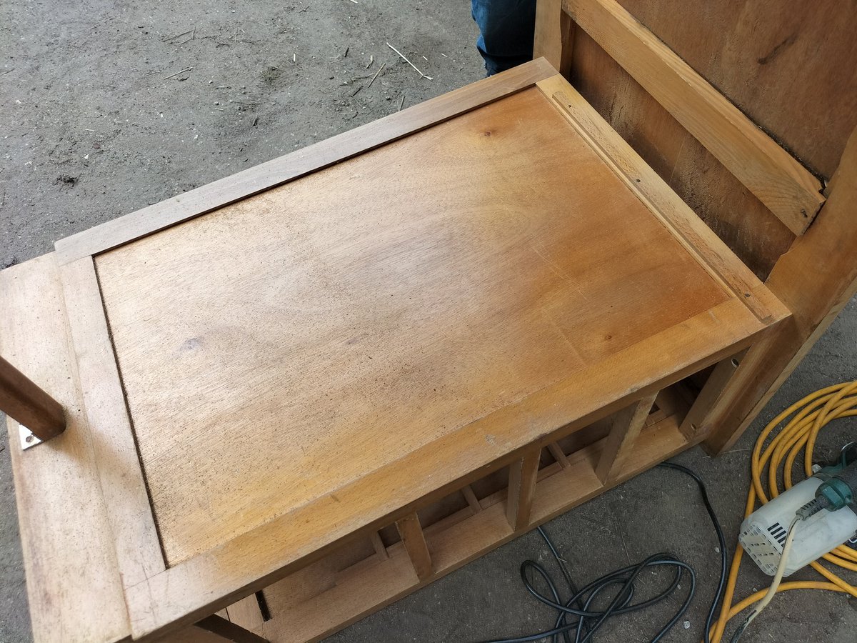 TheAutisticBox's tweet image. De ça... À ça, couche 1. Poncer c&apos;est chiant, peindre c&apos;est marrant.