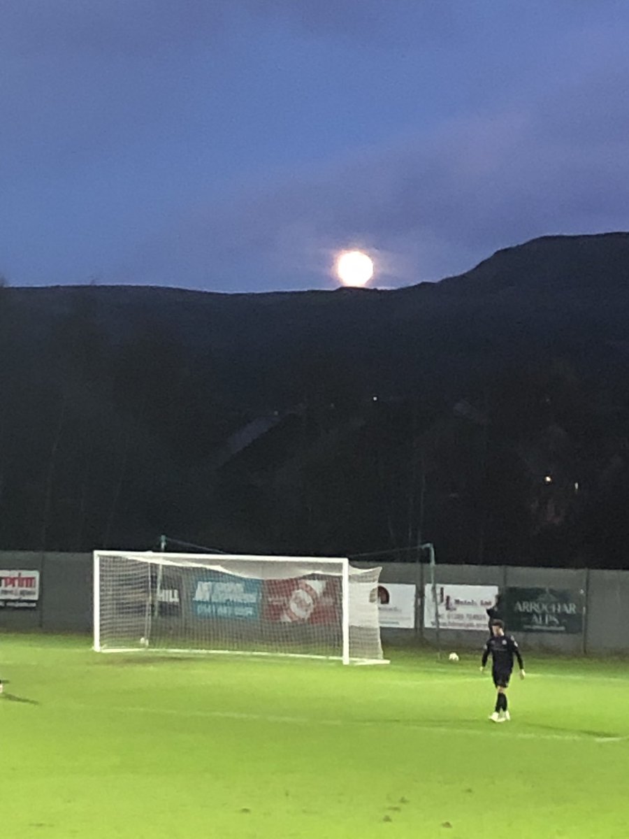 Cracking moon rise @ #DMBvQoS  <a href="/OfficialQosFC/">Queen of the South</a> - finally scored!!!!