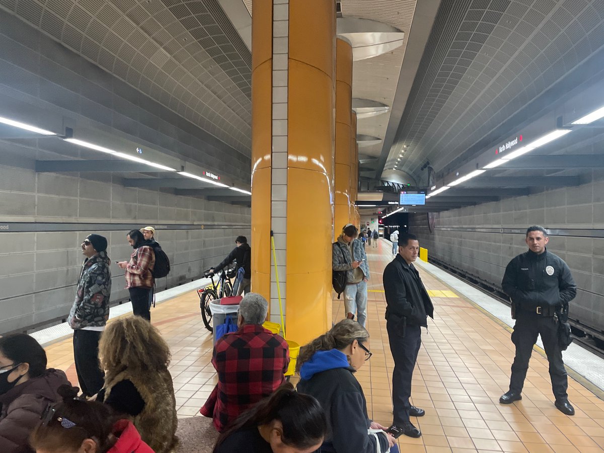 Alfonso_Directo's tweet photo. @metrolosangeles - totally unacceptable train service delays right now from B Line NoHo station. Passengers waiting since 833am w extending delays up to 25 mins!! How can this be fixed?? https://t.co/XUAD8Q25Tt