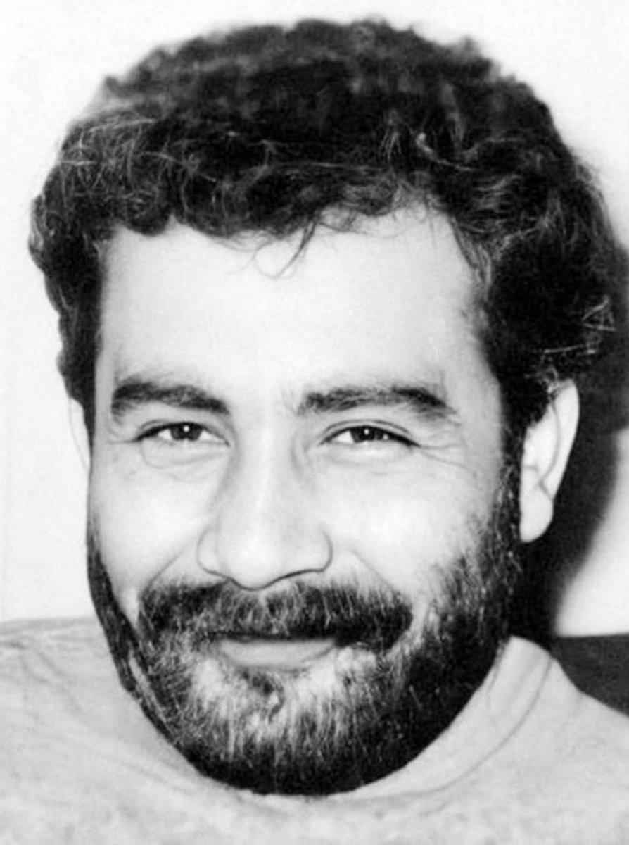 Ezilenlerin sesini ezgileriyle buluşturup haykıran ve türküleriyle ardında bir direniş mirası bırakan Ahmet Kaya'yı ölümsüzlüğünün 24. yılında sevgi ve özlemle anıyoruz.

Mücadelemizde yaşayacak.
#AhmetKaya