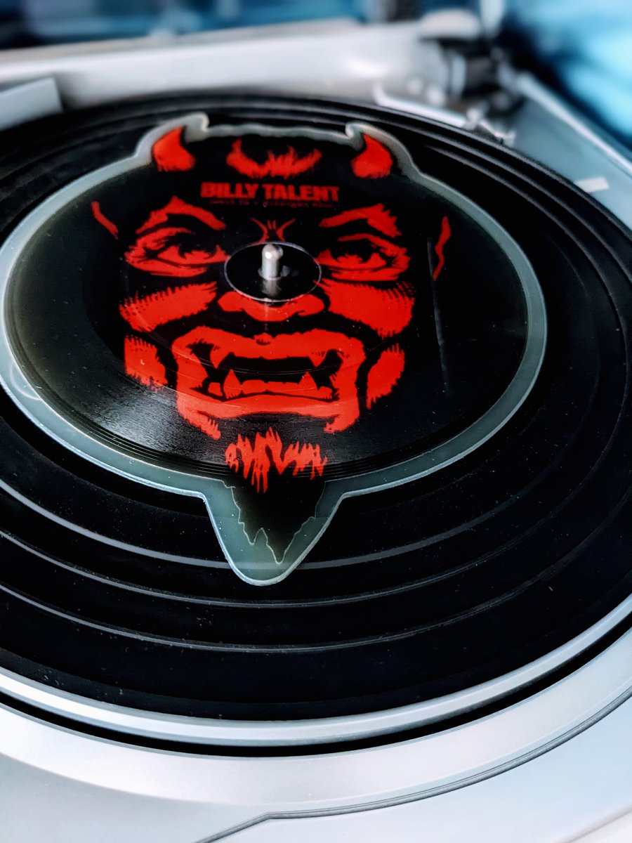 Gregoxide's tweet image. Enjoy ya Saturday, nerds!🤘