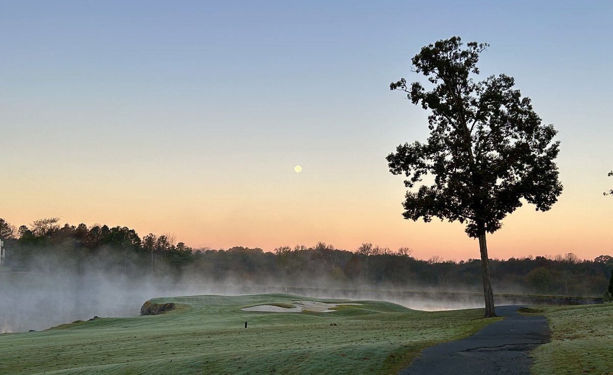 Fall has arrived! Chilly start this morning and the leaves are falling. ⛳️ 🍂