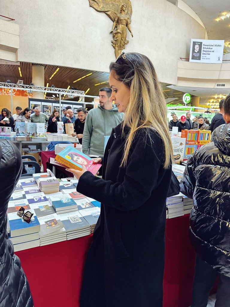 Etleva_Merko's tweet photo. "Unë besoj fortë se mënyra më e mirë për të siguruar paqen në botë, sigurohet jo vetëm duke edukuar mendjen tonë, por edhe zemrat dhe shpirtrat tanë”.
- Malala Yousafzai https://t.co/nbocZN15UC