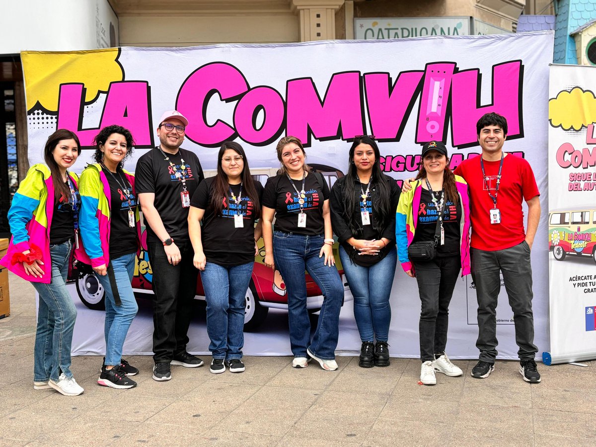 SeremiSaludRM's tweet photo. Estamos con nuestro equipo #CRIAPS en Orgullo LGBTIQ+ entregando información y material informativo para quienes asistan este año. https://t.co/nBLLGWoO2Z