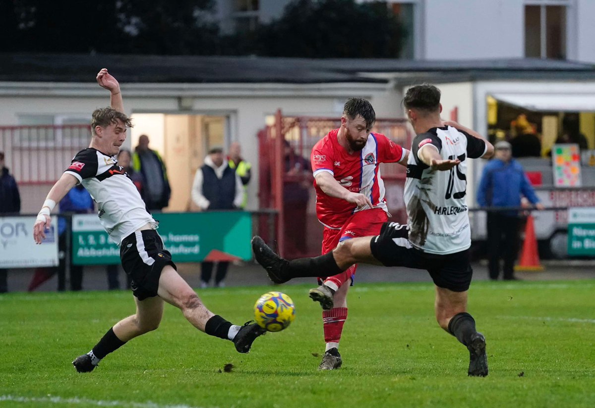 FT: Bideford 3 (Slough 38, Tucker 68, Webber 90+3) Bemerton Heath Harlequins 1 (Balmer 71)

It’s a excellent win and a great performance from The Robins! A badly need win thanks to goals from Slough, Tucker and Webber.

#ROBINS