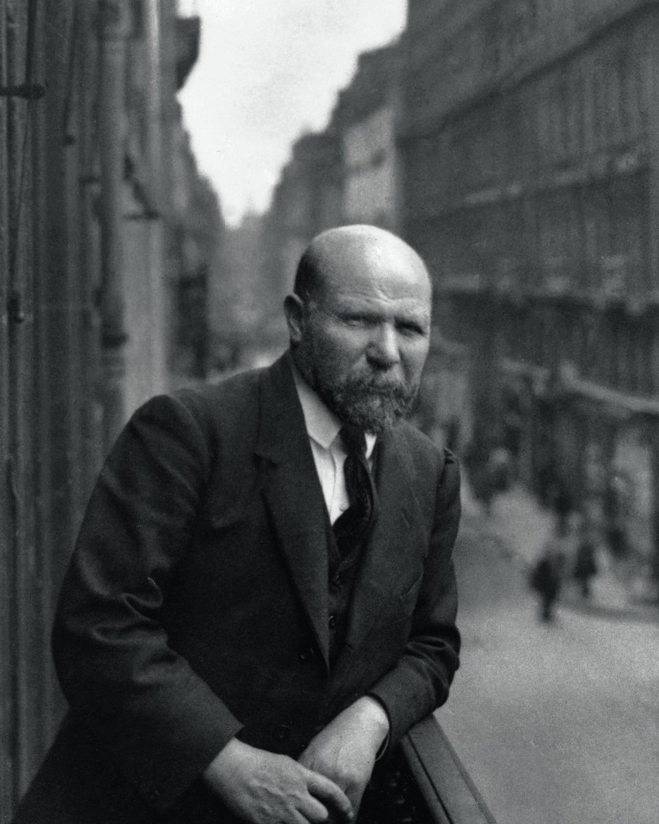 📚🎨Du 26 novembre au 2 mars prochain au Salon des Familles, découvrez les coulisses de la fabrique du livre « Albert Kahn » paru dans la collection Les Grandes Vies chez @gallimardjeun à travers crayonnés et illustrations de Rozenn Brécard.

ℹalbert-kahn.hauts-de-seine.fr/les-collection…