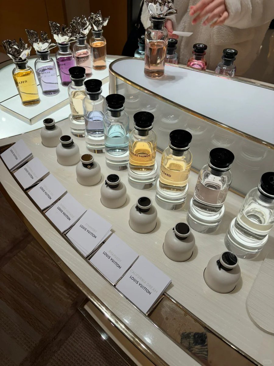 kyleandrewj's tweet image. Carrying the essence of passion and intensity with this spicy fragrance😻😽